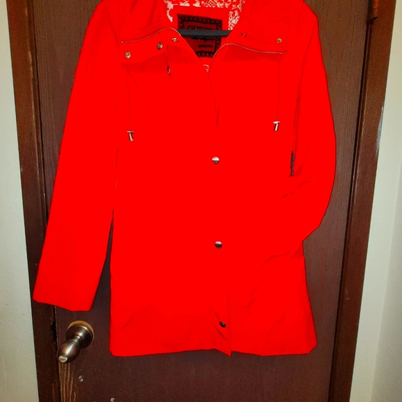 GUESS figure flattering sexy red jacket - Picture 2 of 3